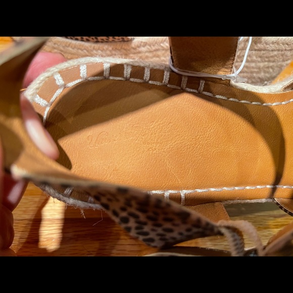 Universal Thread Platform Sandals - Picture 4 of 4